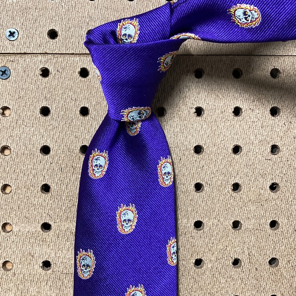 Novelty tie